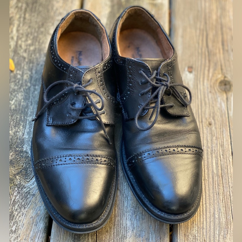 Nunn Bush black mens lace up shoes EUC sz 8